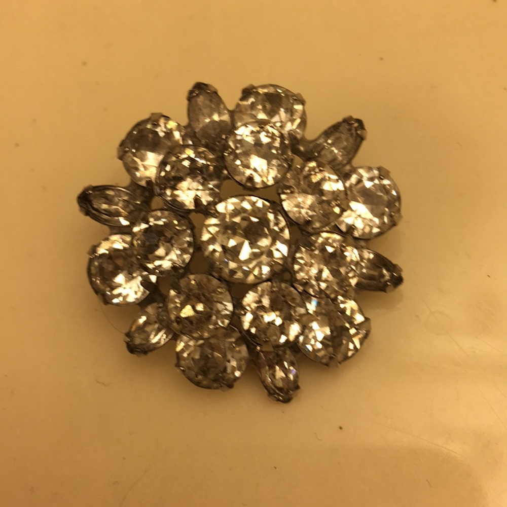 Weiss brooch